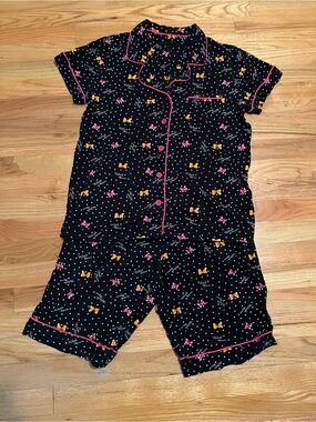 Disney Luxe Collection Black Short-Sleeve Pajama Set with Pink Piping & Yellow